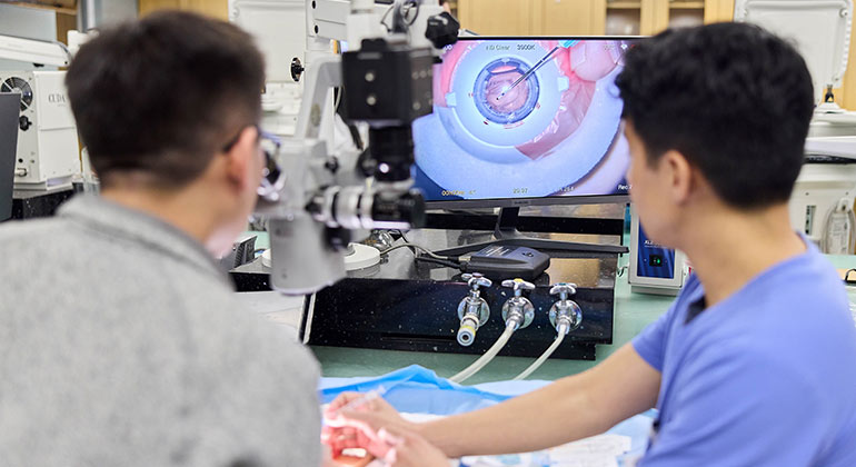 Image of students in lab